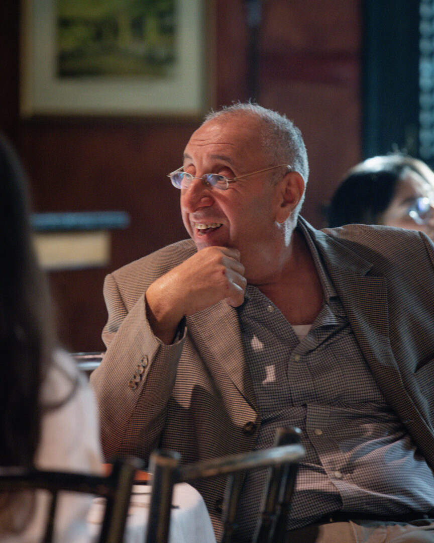 Photo of person at Montreal citizenship ceremony roundtables.